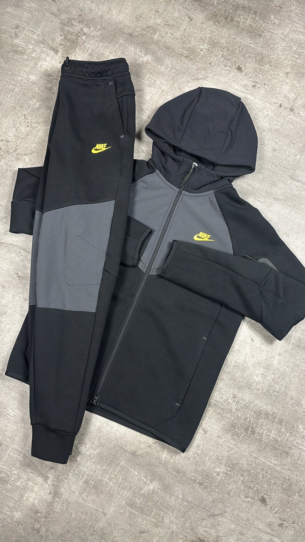 NIKE TECH FLEECE TRACKSUIT BLACK GOLD
