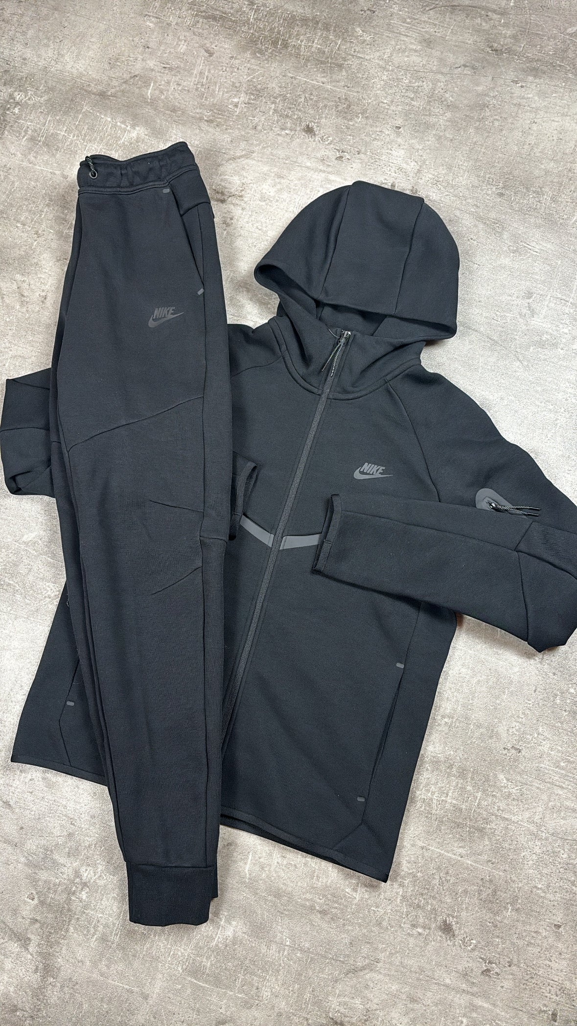 NIKE TECH FLEECE TRACKSUIT BLACK