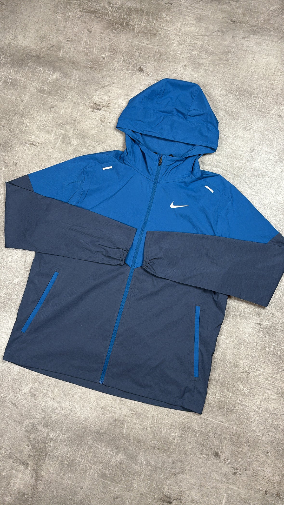 NIKE WINDRUNNER ROYAL BLUE / NAVY