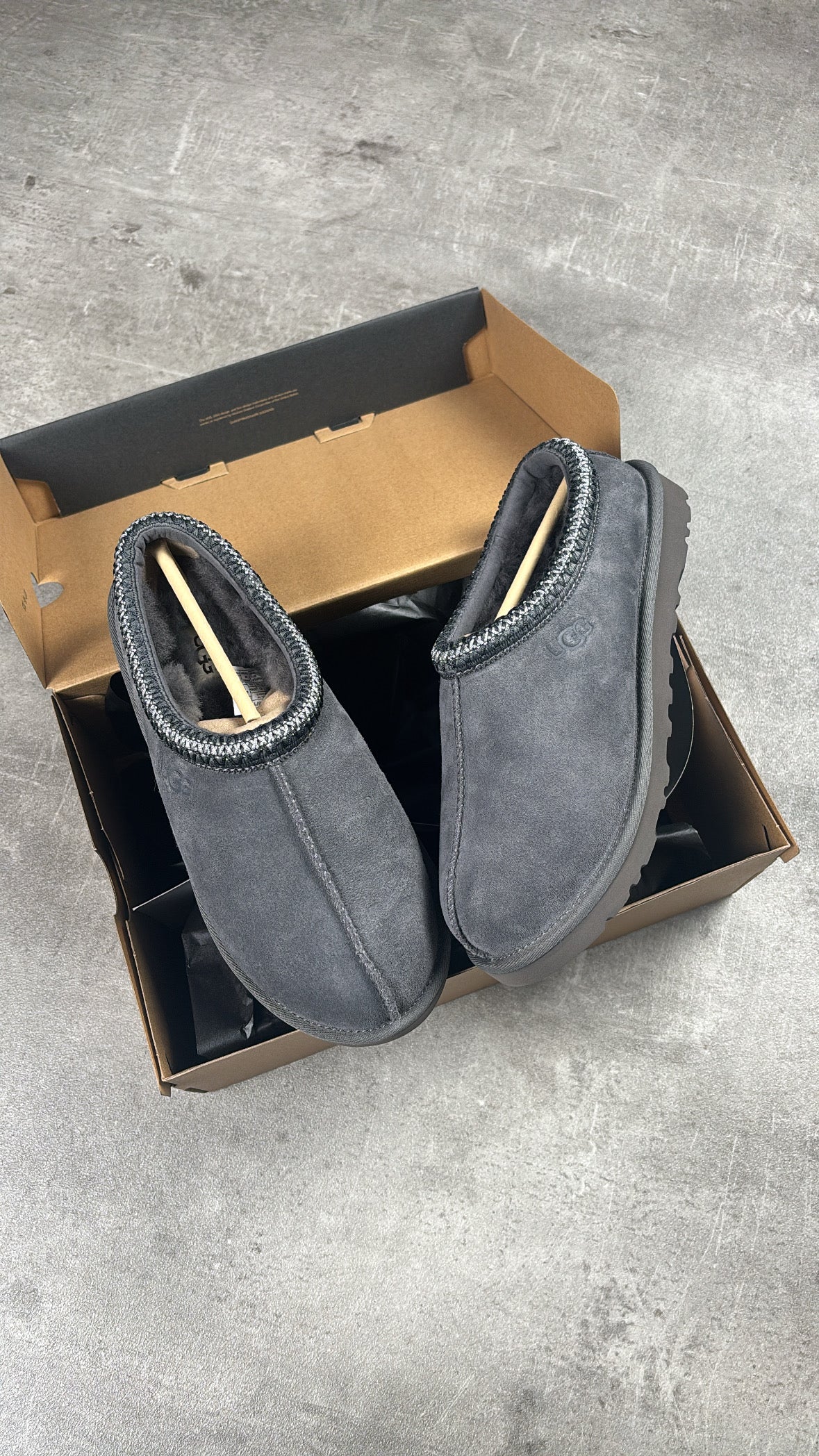 UGG TASMAN II SLIPPERS DARK GREY