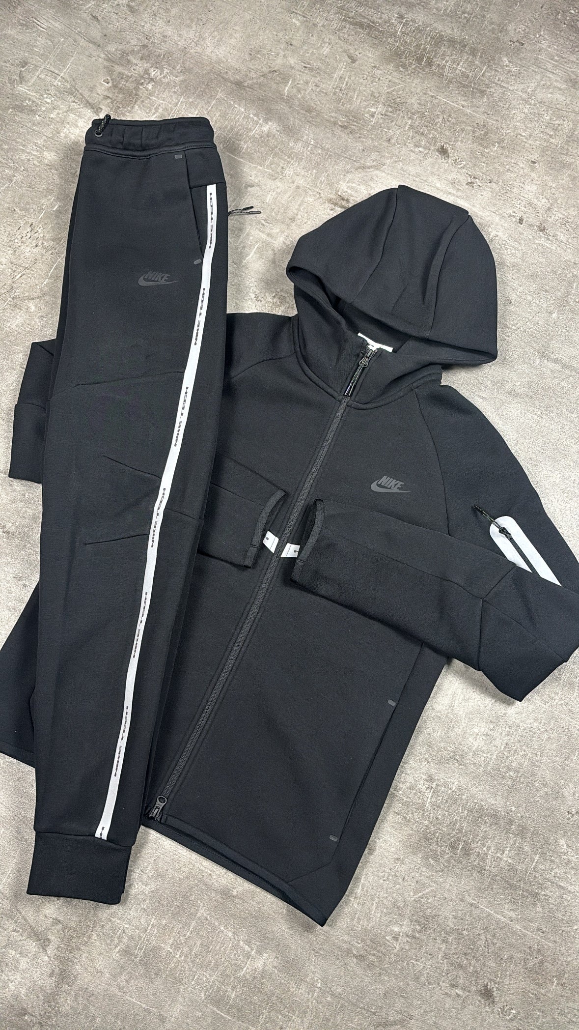 NIKE TECH FLEECE TRACKSUIT BLACK REFLECTIVE