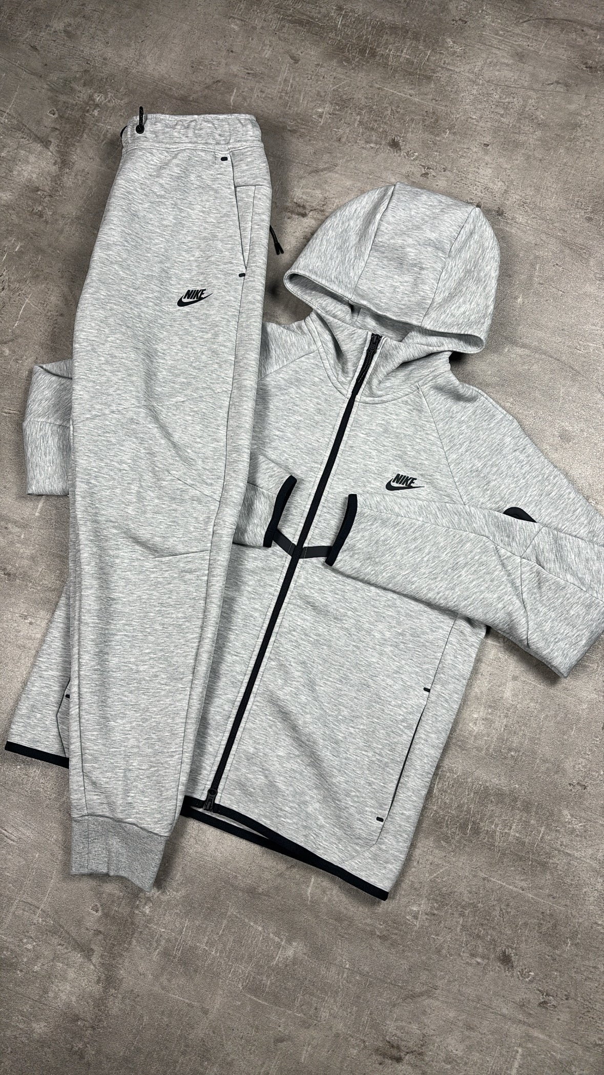 NIKE TECH FLEECE TRACKSUIT GREY