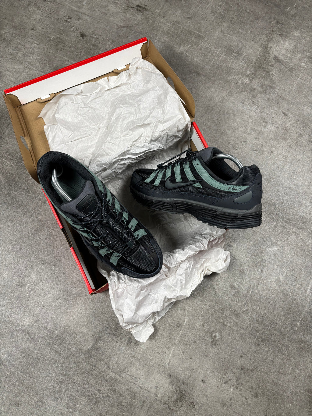 NIKE P-6000 ANTHRACITE/IRON GREY
