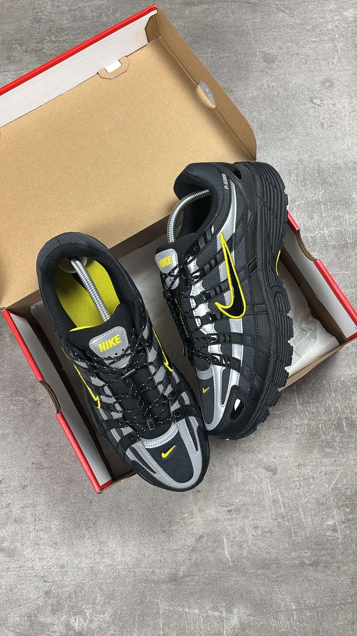 NIKE P6000 BLACK / YELLOW