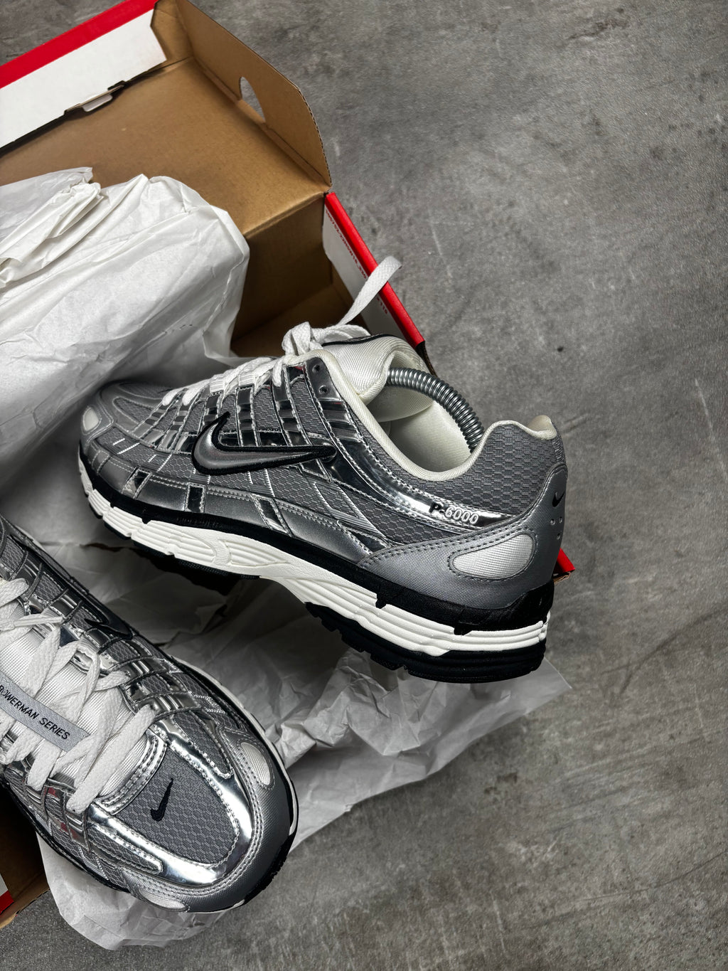 NIKE P-6000 METALLIC SILVER