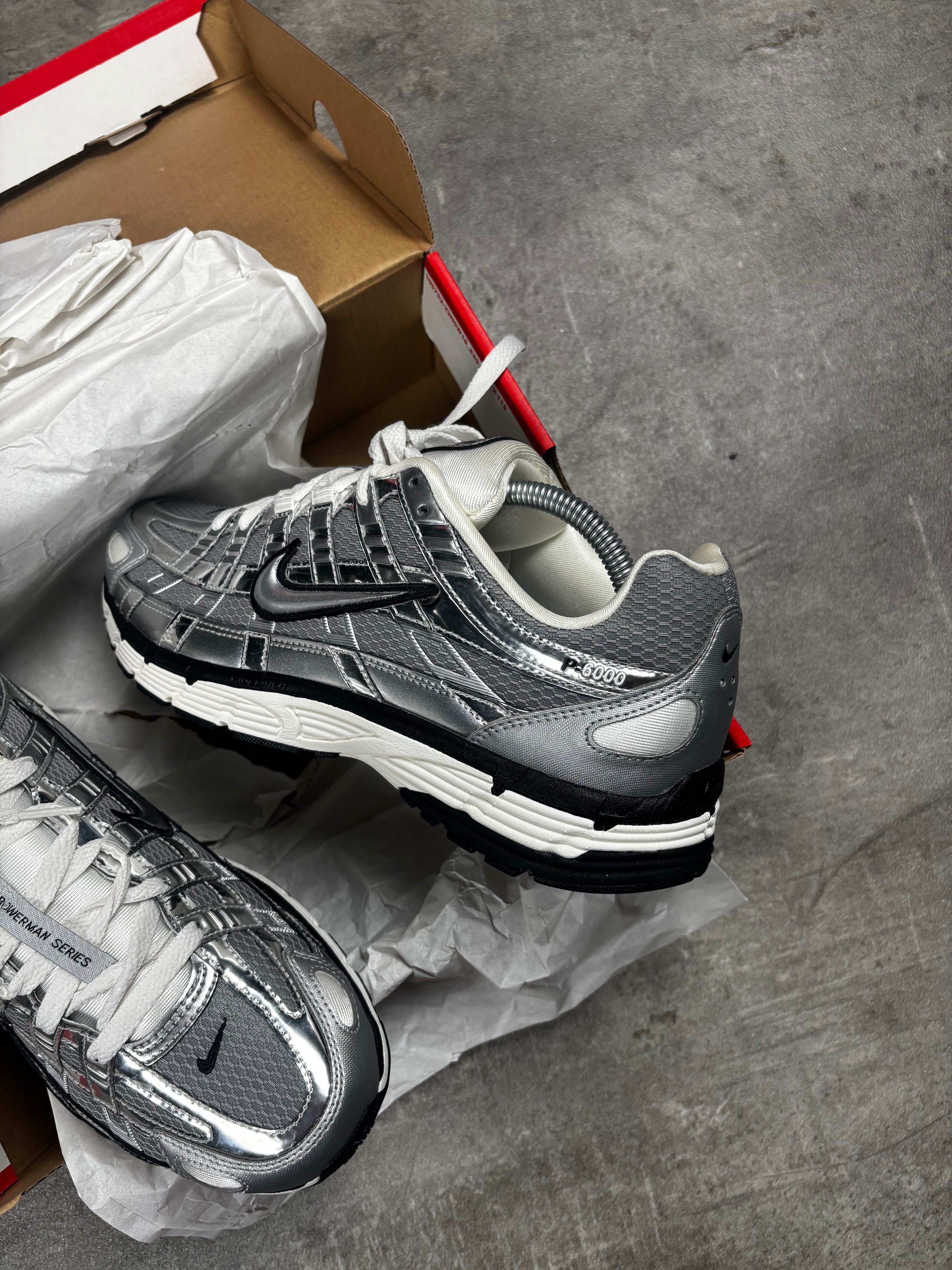 NIKE P-6000 METALLIC SILVER