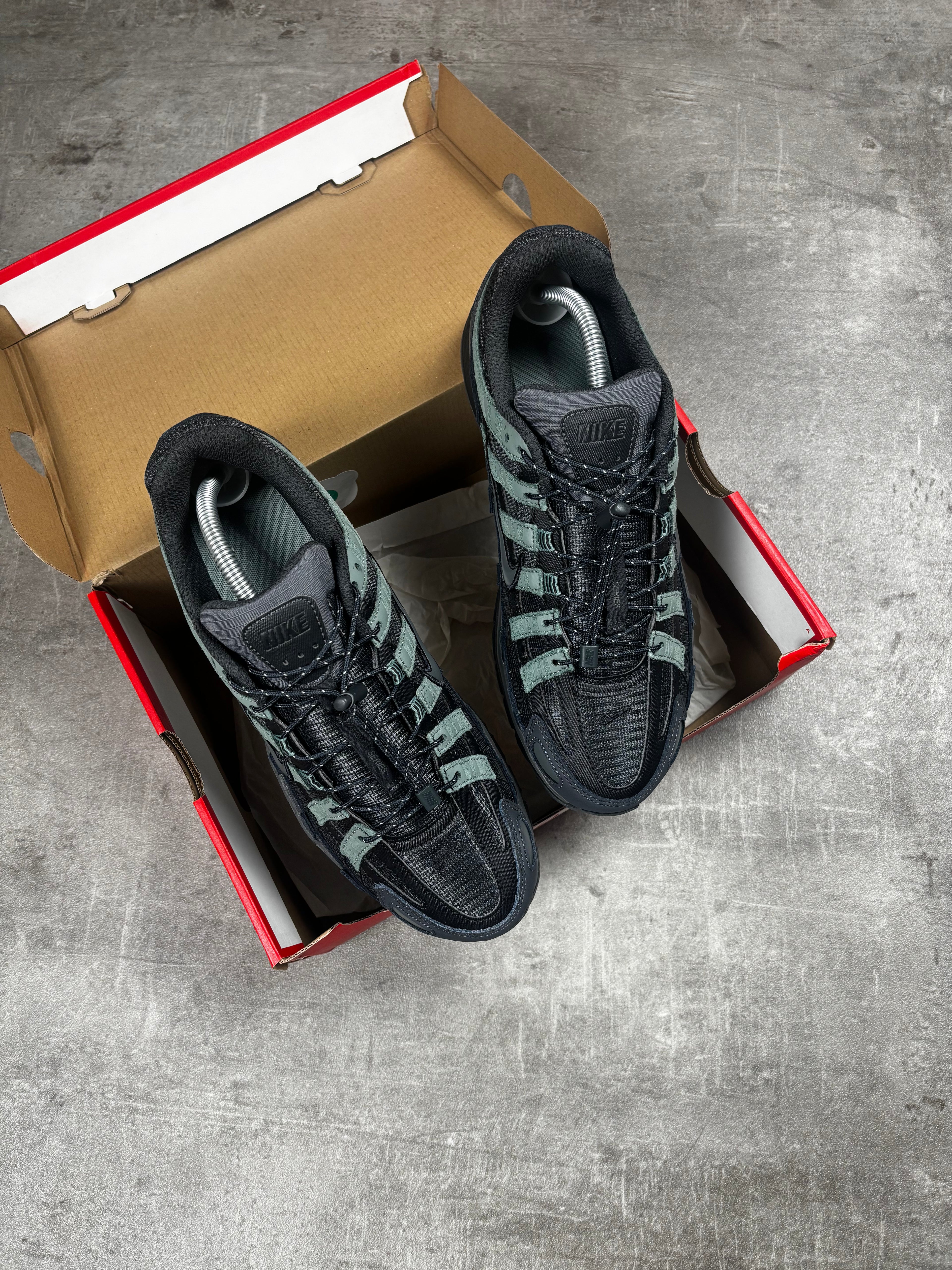 NIKE P-6000 ANTHRACITE/IRON GREY