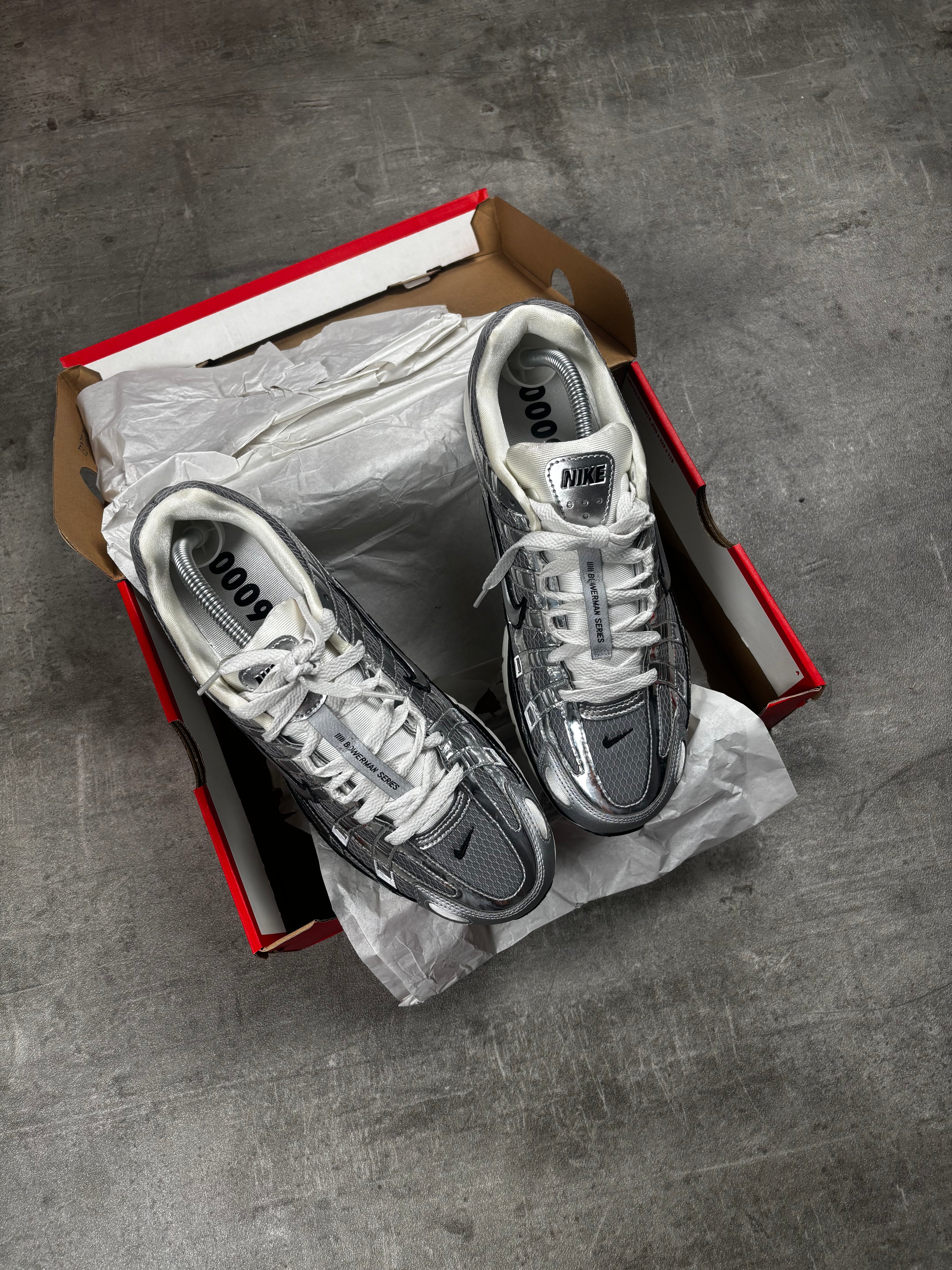 NIKE P-6000 METALLIC SILVER